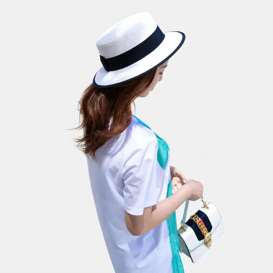 La boîte à chapeaux Chapeau Canotier Femme - Blanc Plat avec Ruban Noir