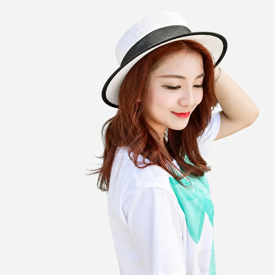 La boîte à chapeaux Chapeau Canotier Femme - Blanc Plat avec Ruban Noir