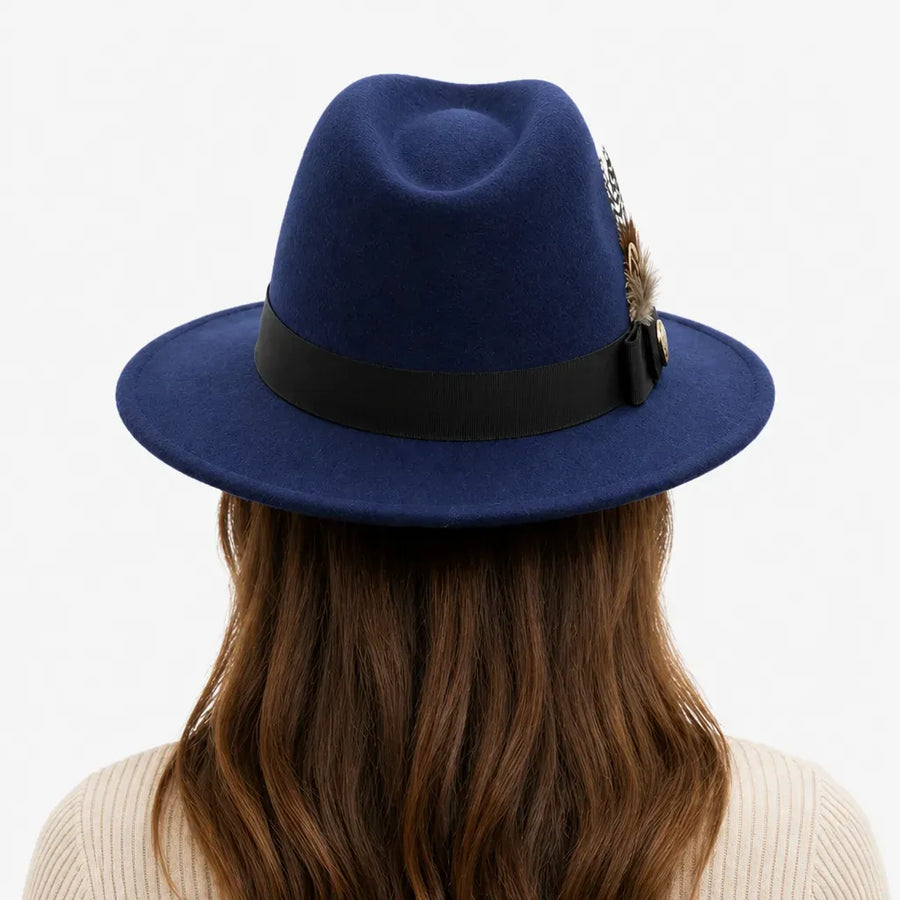 La boîte à chapeaux Chapeau Fedora Blanc - Style Jazz Britannique avec Plume