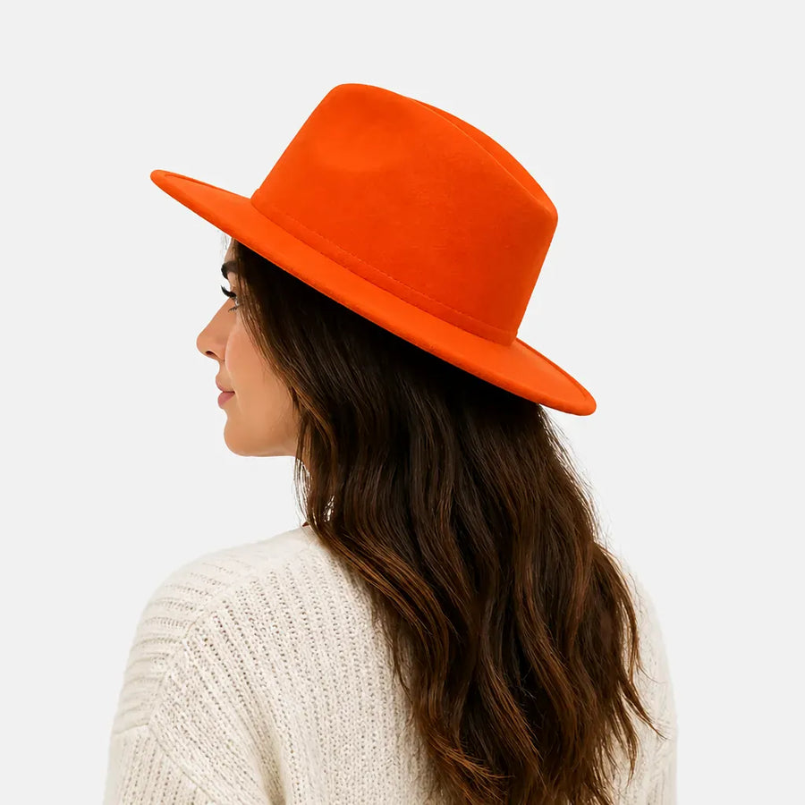 La boîte à chapeaux Chapeau Large Bord - Fedora Jazz a Ceinture en Cuir Marron
