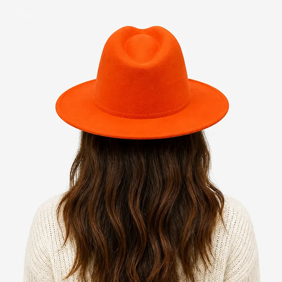 La boîte à chapeaux Chapeau Large Bord - Fedora Jazz a Ceinture en Cuir Marron