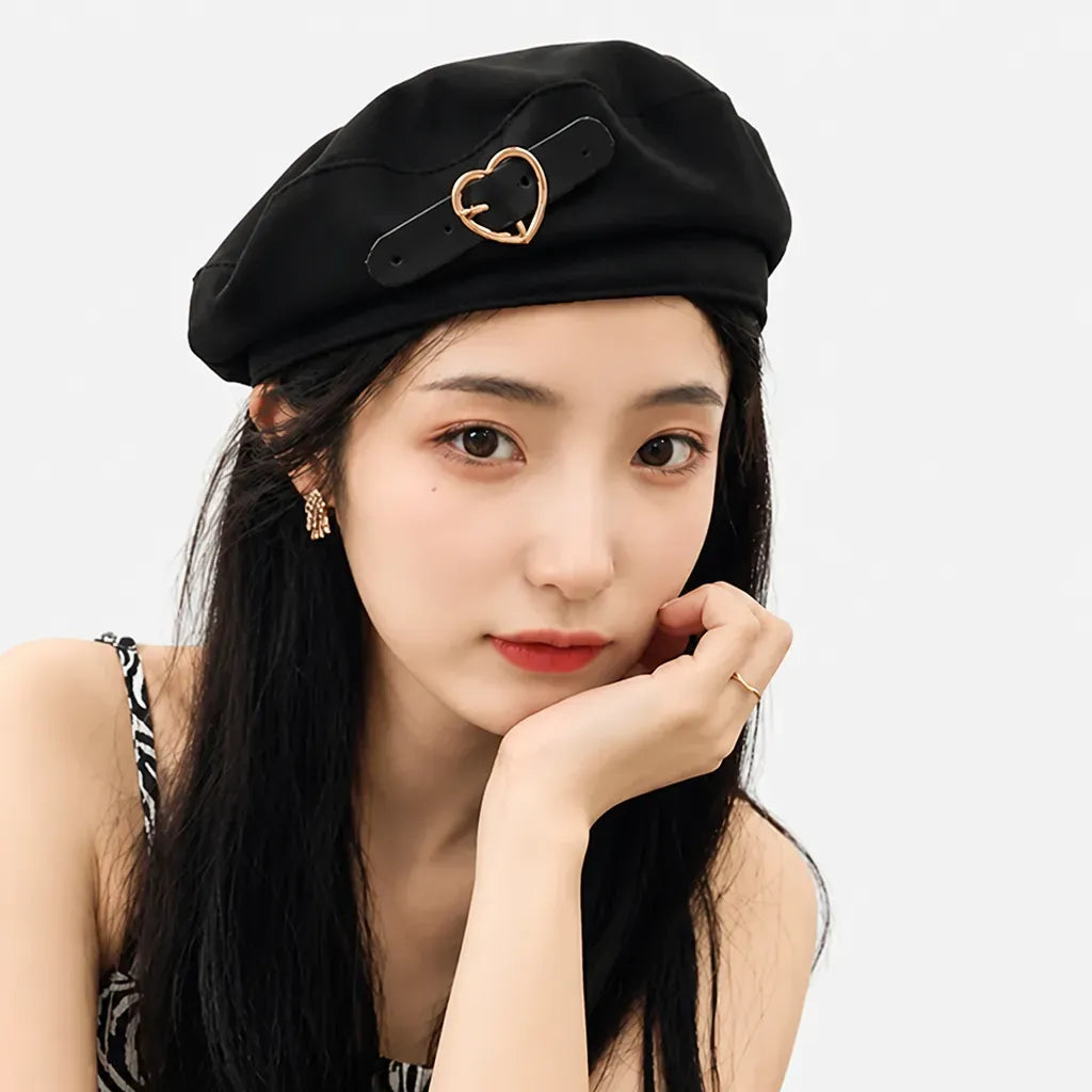 La boîte à chapeaux Beret Femme Mode - Noir avec Boucle Coeur Metallique
