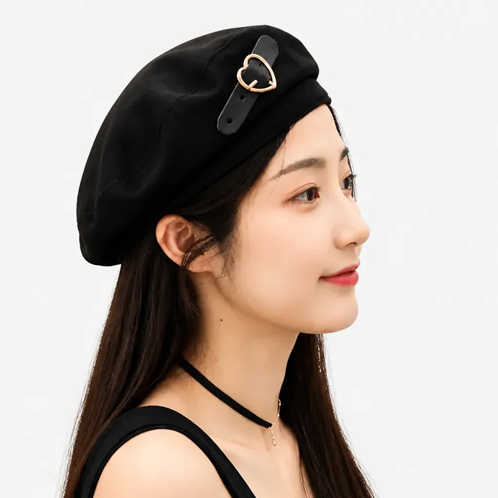 La boîte à chapeaux Beret Femme Mode - Noir avec Boucle Coeur Metallique