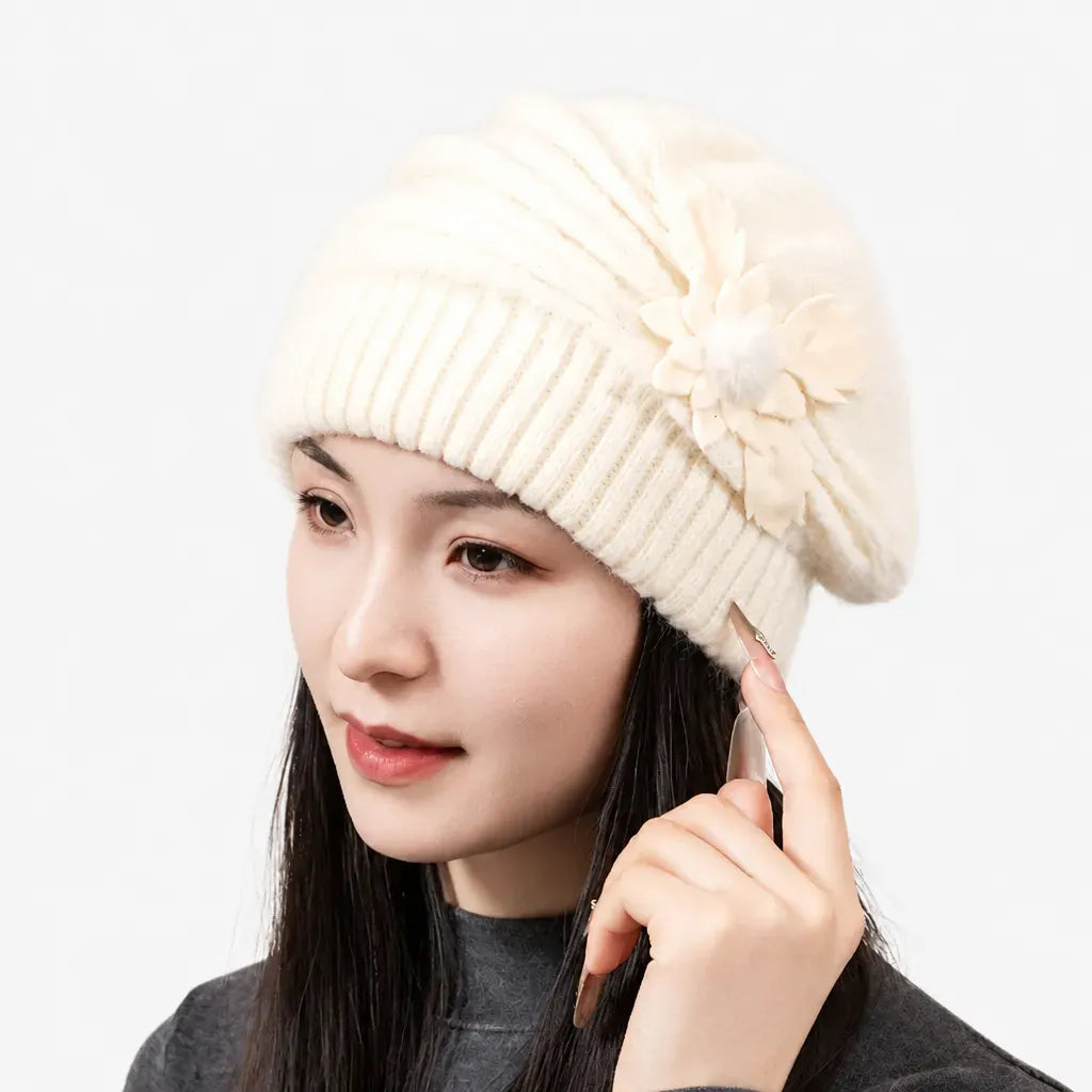 La boîte à chapeaux Bonnet Femme Hiver - Peluche Epaisse et Coupe-Vent avec Fleur