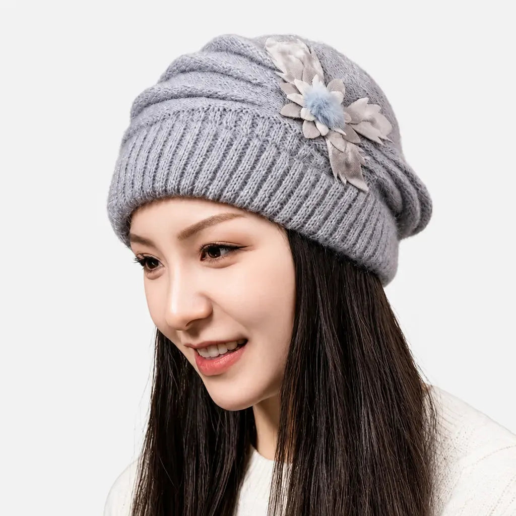 La boîte à chapeaux Bonnet Femme Hiver - Peluche Epaisse et Coupe-Vent avec Fleur