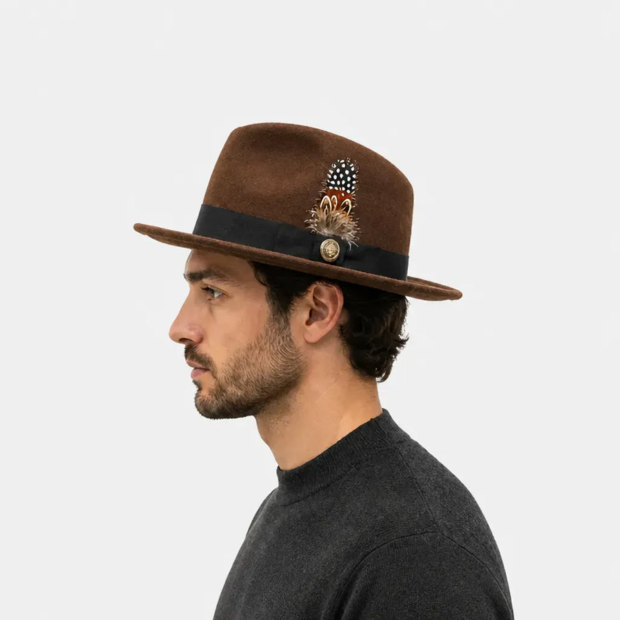 La boîte à chapeaux Chapeau Fedora Blanc - Style Jazz Britannique avec Plume
