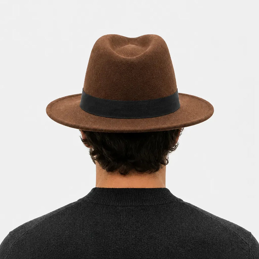 La boîte à chapeaux Chapeau Fedora Blanc - Style Jazz Britannique avec Plume