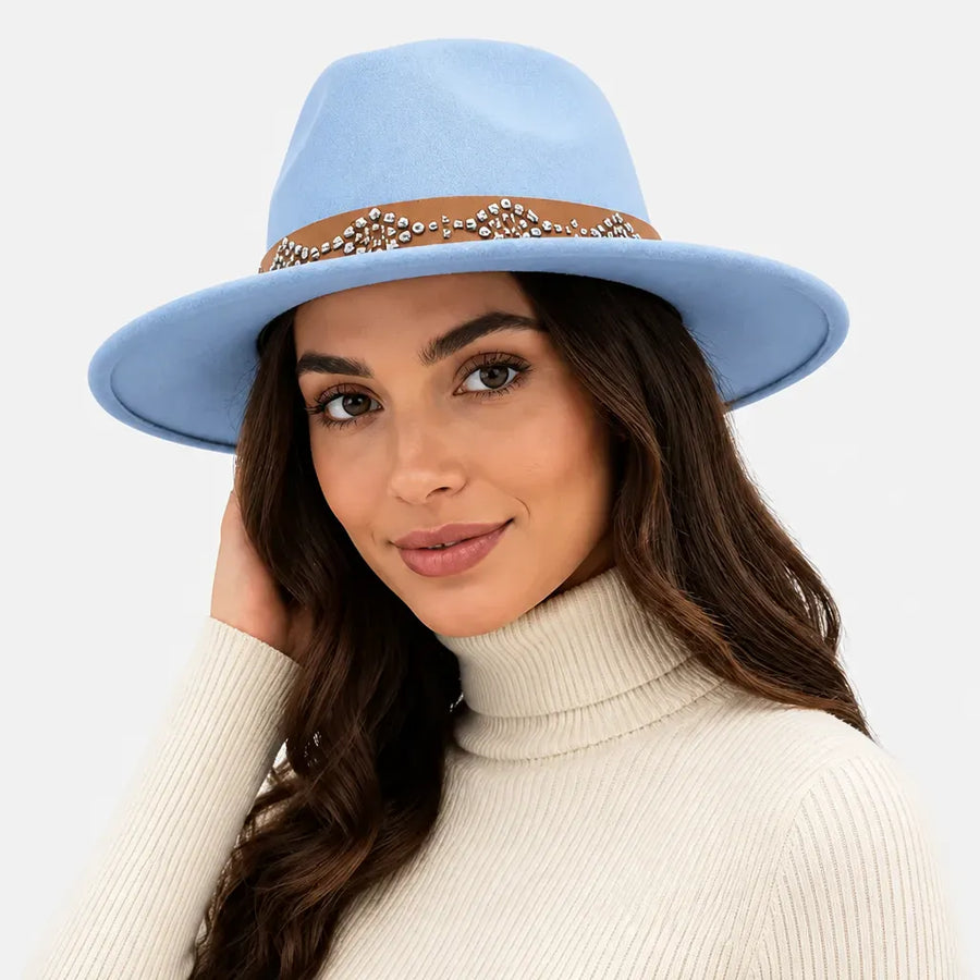 La boîte à chapeaux Chapeau Feutre Large Bord Femme - Ceinture Cloutee Style Gambler