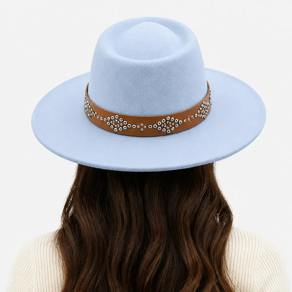 La boîte à chapeaux Chapeau Feutre Large Bord Femme - Ceinture Cloutee Style Gambler