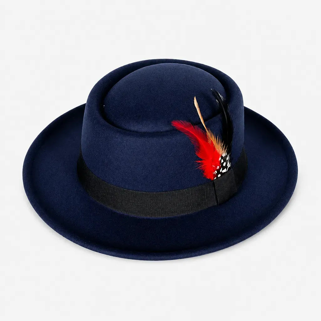 La boîte à chapeaux Chapeau Porkpie Homme - Marron avec Plume Gentleman