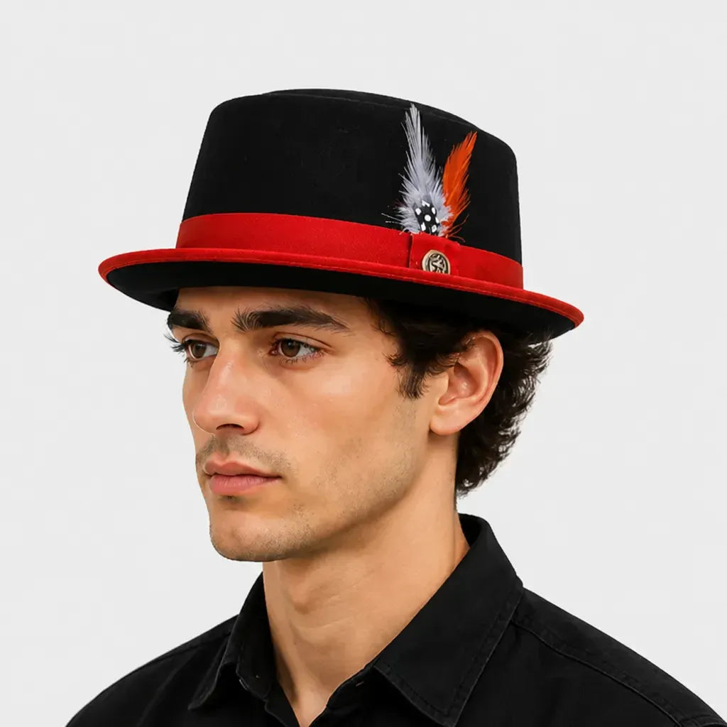 La boîte à chapeaux Chapeau Porkpie - Noir avec Ceinture Rouge et Plume