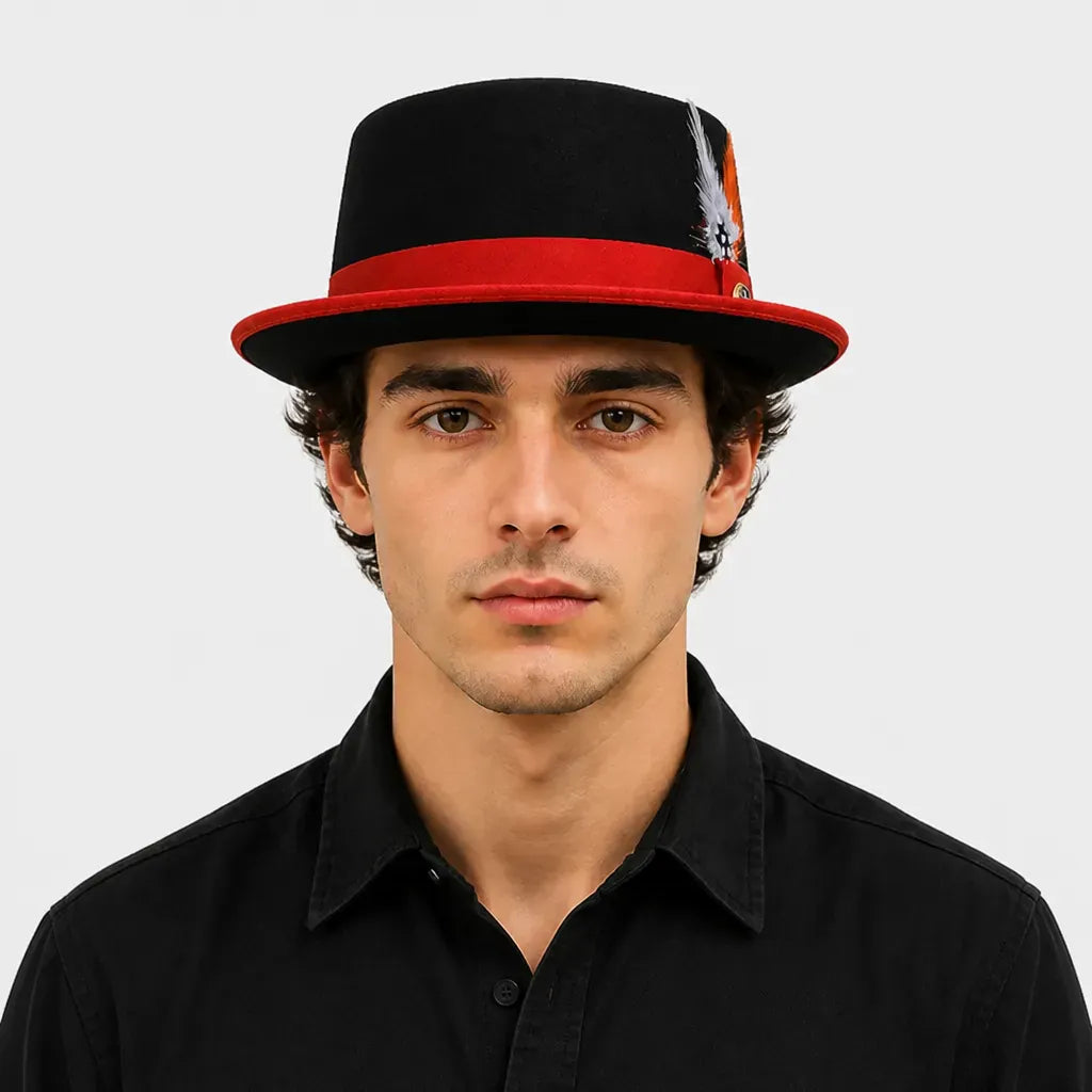 La boîte à chapeaux Chapeau Porkpie - Noir avec Ceinture Rouge et Plume