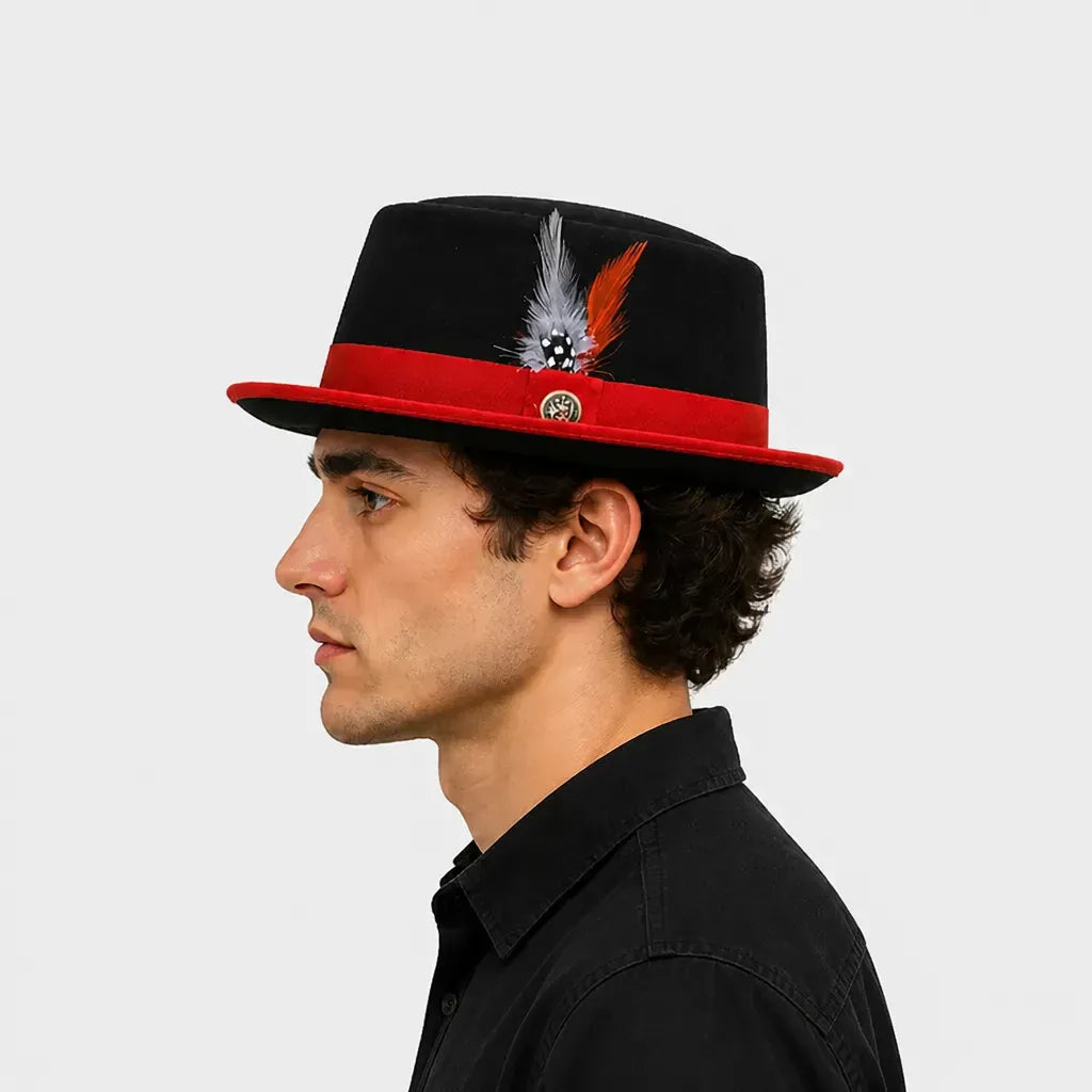 La boîte à chapeaux Chapeau Porkpie - Noir avec Ceinture Rouge et Plume